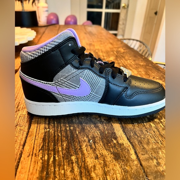 Air Jordan Kids Jordan Mid 1 Houndstooth Sneakers size 3.5 - Picture 4 of 10